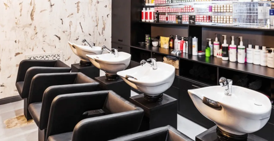 Salon Chimano. Maquillage Professionnel & Soins de Beauté – À Domicile ou en Salon