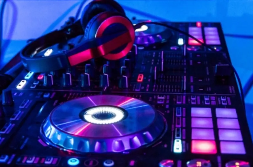 🎧 DJ Professionnel à Kinshasa – Ambiance Garantie ! ( DJ Goubal)